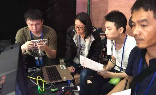 “小米移动电源3系列中的30000mAh巨无霸充电宝到手”