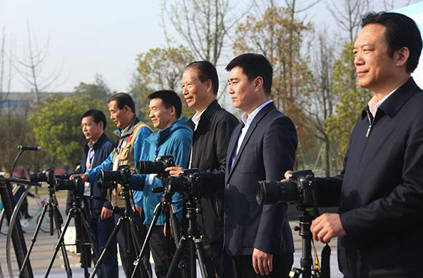 “新的增强现实系统使高端智能手机客户可以亲身体验虚拟对象”